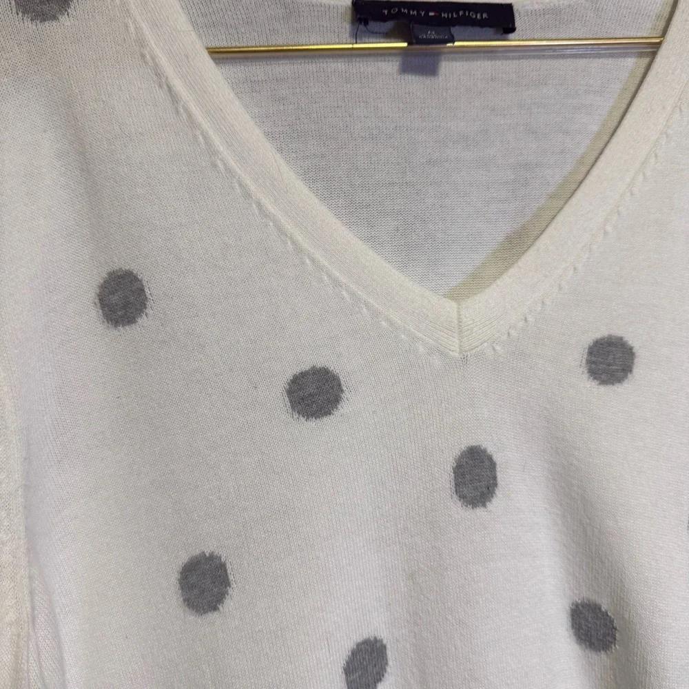 Tommy Hilfiger Ivory and Gray Polka Dot V-Neck Long Sleeve Top Classic Cotton M - Picture 2 of 6